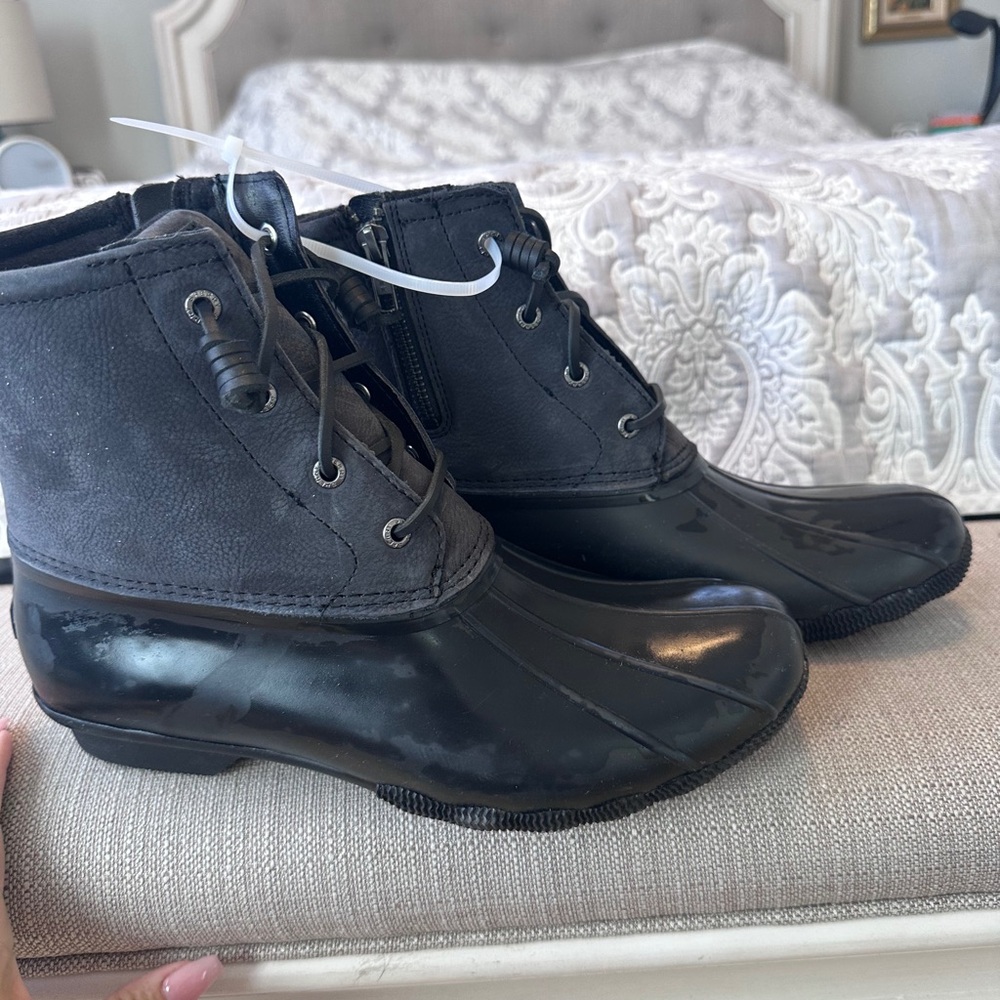 Women’s Sperry salt water snow boot - Picture 6 of 8